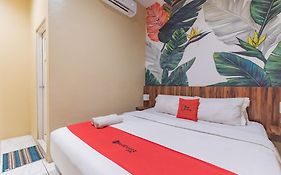 Reddoorz Plus Near Unimed Medan